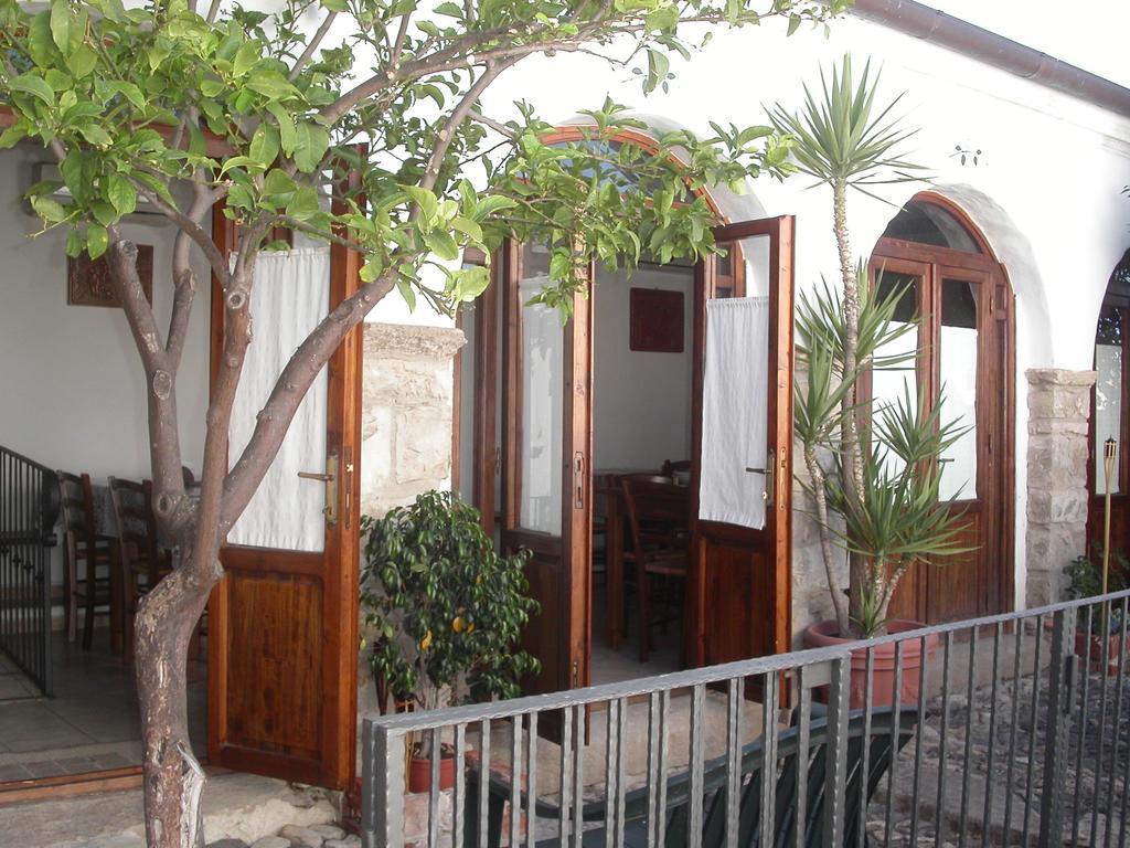 Locanda La Rosa Pauli Arbarei Exterior photo