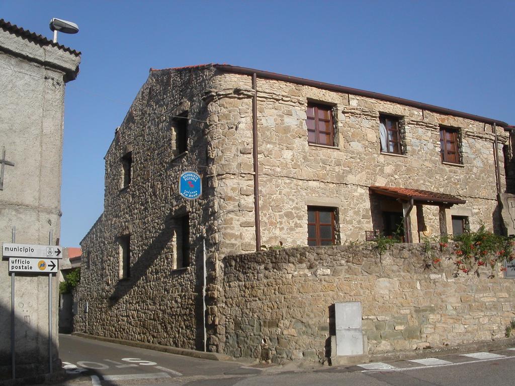 Locanda La Rosa Pauli Arbarei Exterior photo