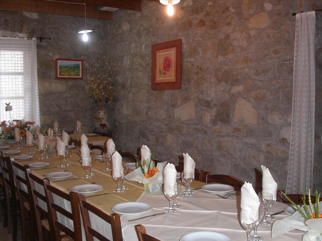 Locanda La Rosa Pauli Arbarei Exterior photo